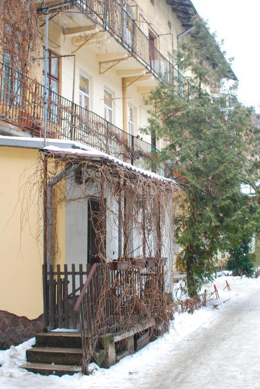 Central Apartments Львов Экстерьер фото