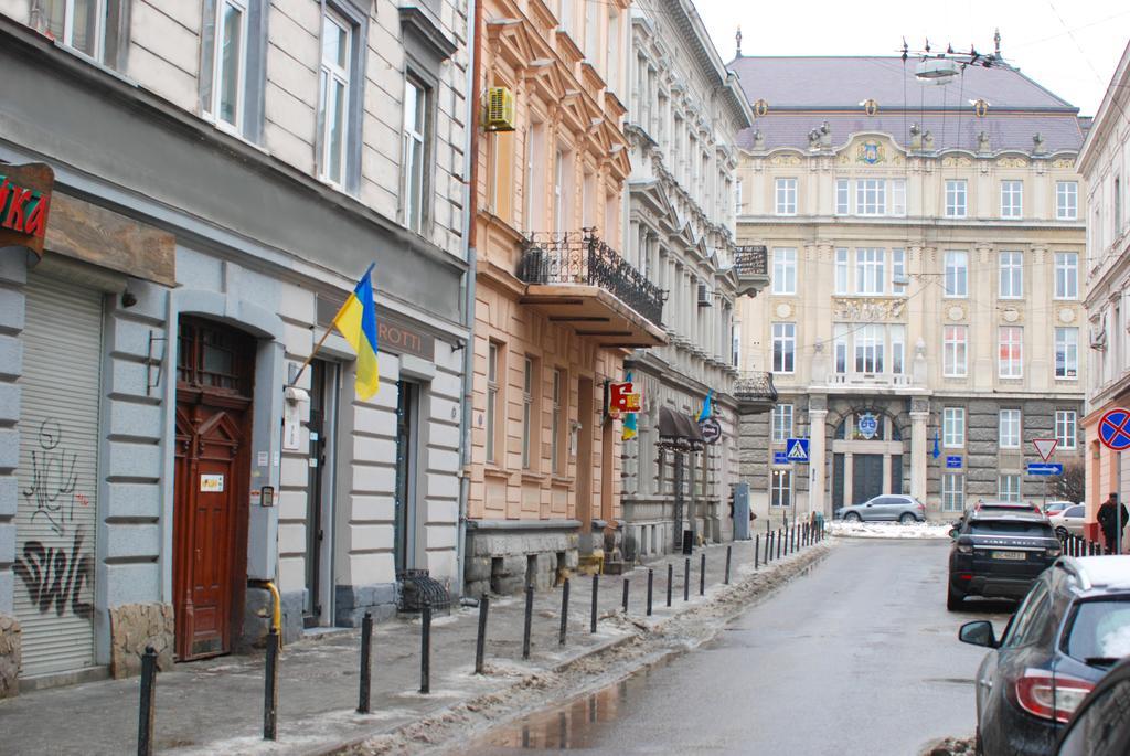 Central Apartments Львов Экстерьер фото